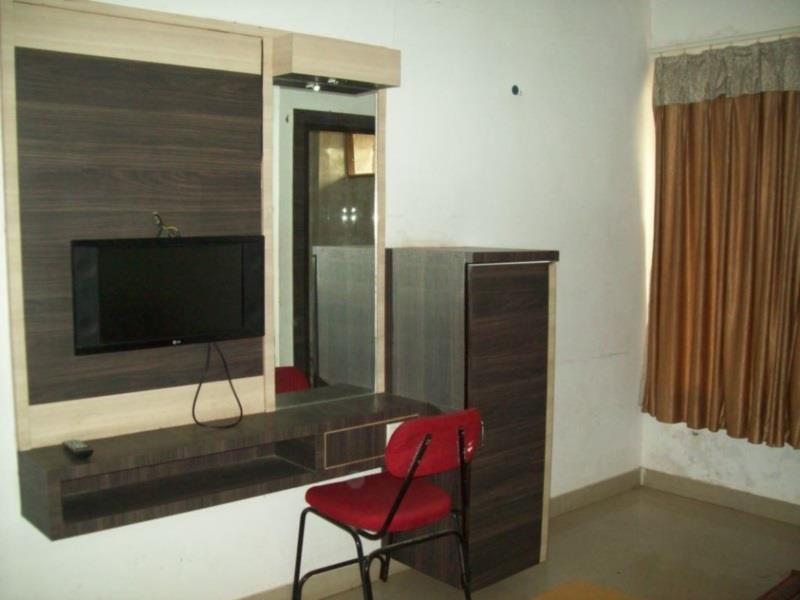 Hotel Mid - Way Inn Gandhinagar Buitenkant foto